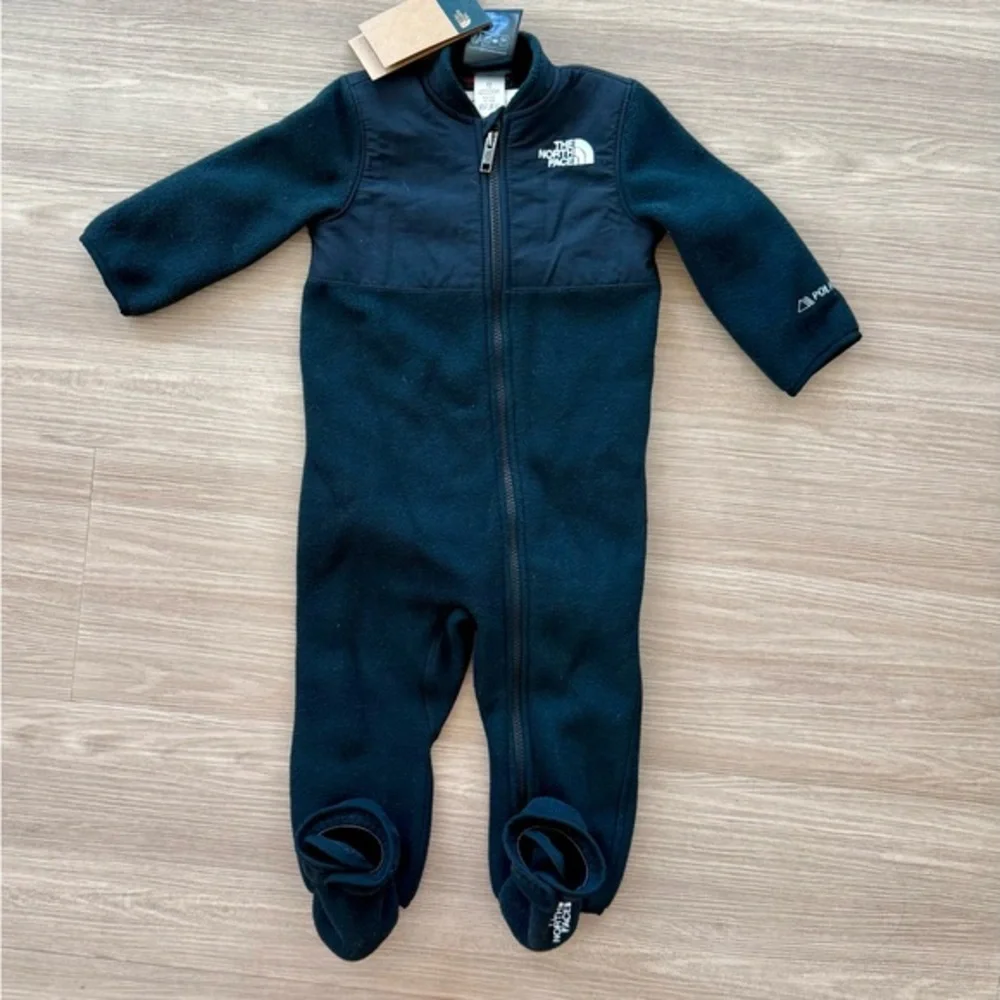 The North Face Kids Black Fleece One-Piece Footie
